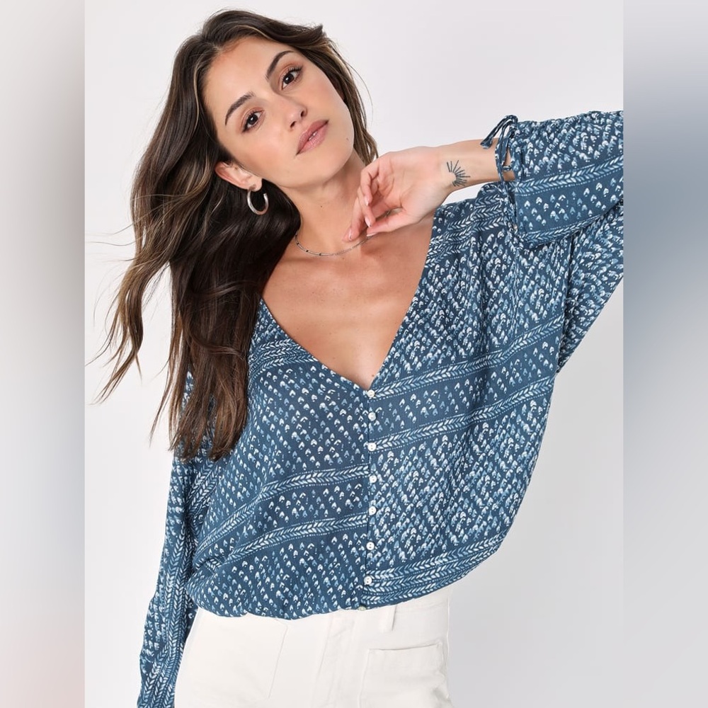 Lulus Carrissa Blue Print Long Sleeve Button Front Top (L)